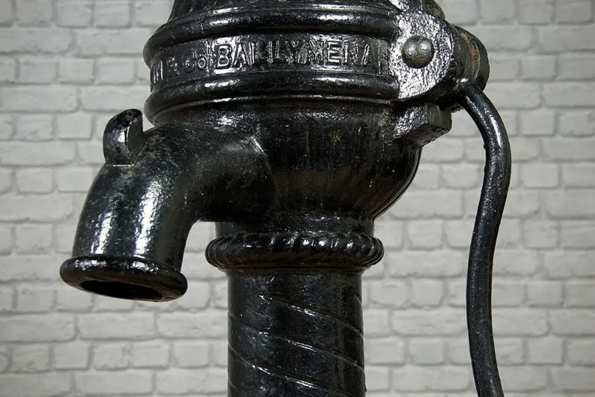 Cast iron cow tail pump Ballymena pump - Image 4