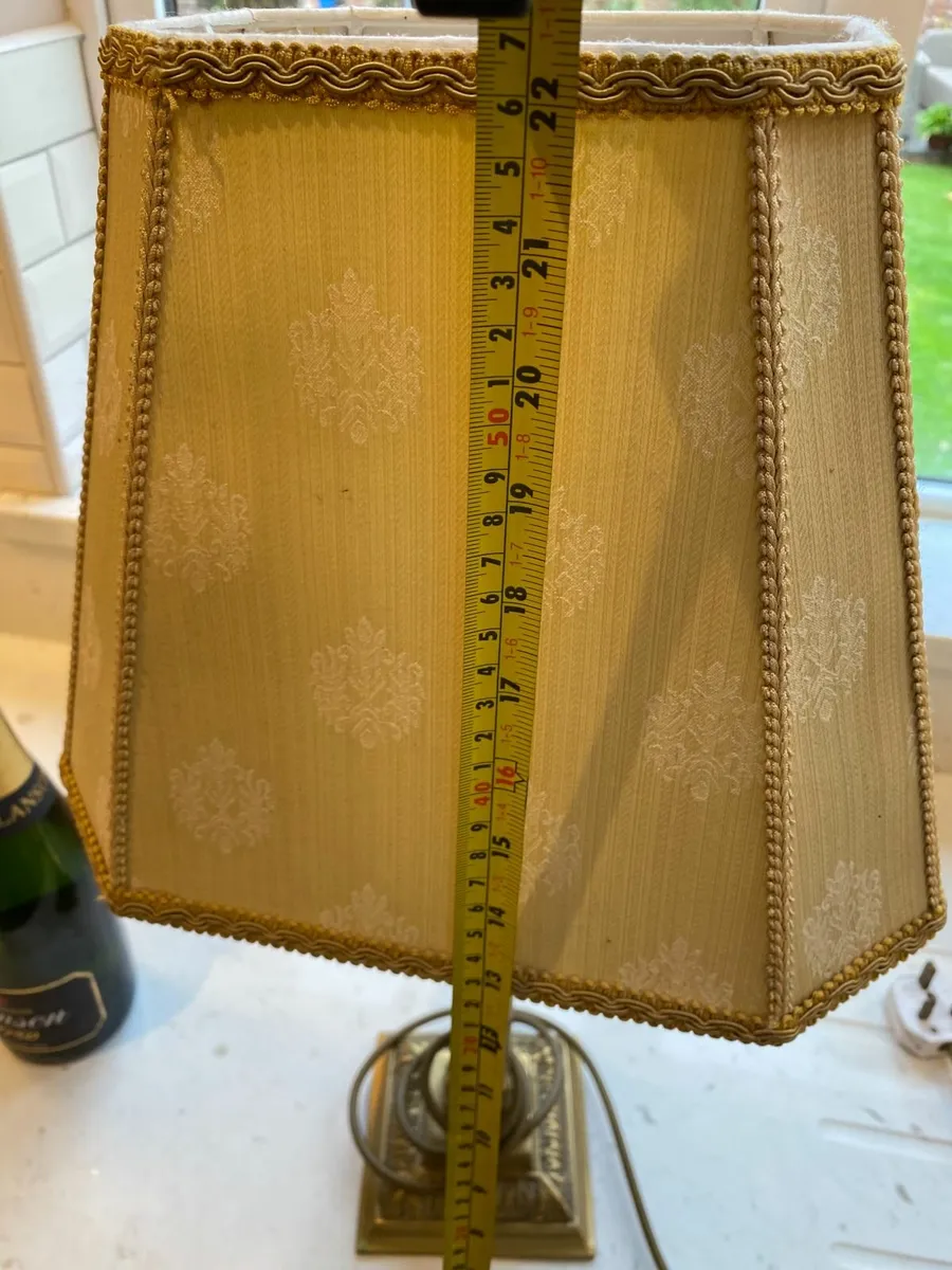 Brass Corinthian column table lamp - Image 2