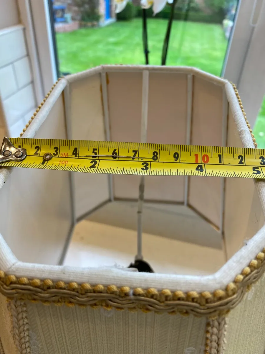 Brass Corinthian column table lamp - Image 3