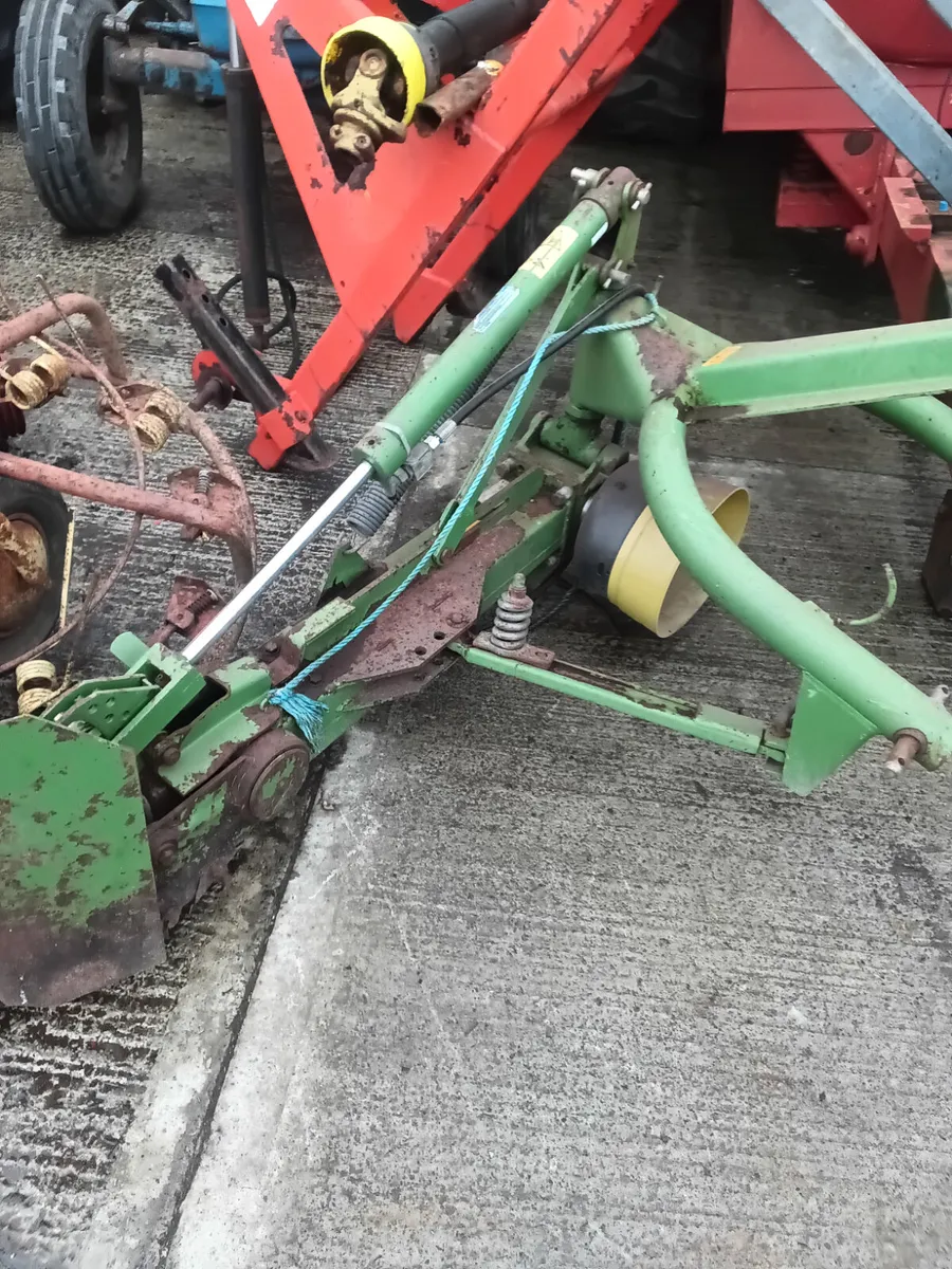 BREAKING KRONE AM 243/283 DISC MOWERS - Image 2