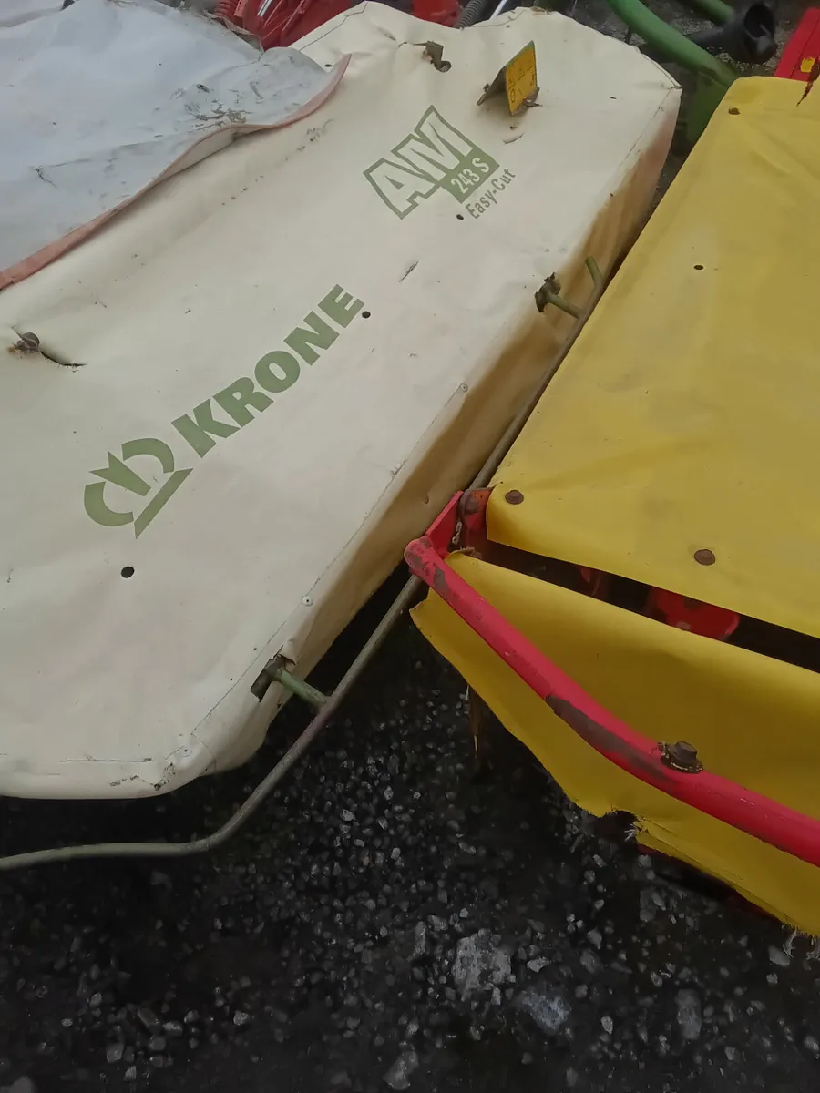 BREAKING KRONE AM 243/283 DISC MOWERS - Image 1
