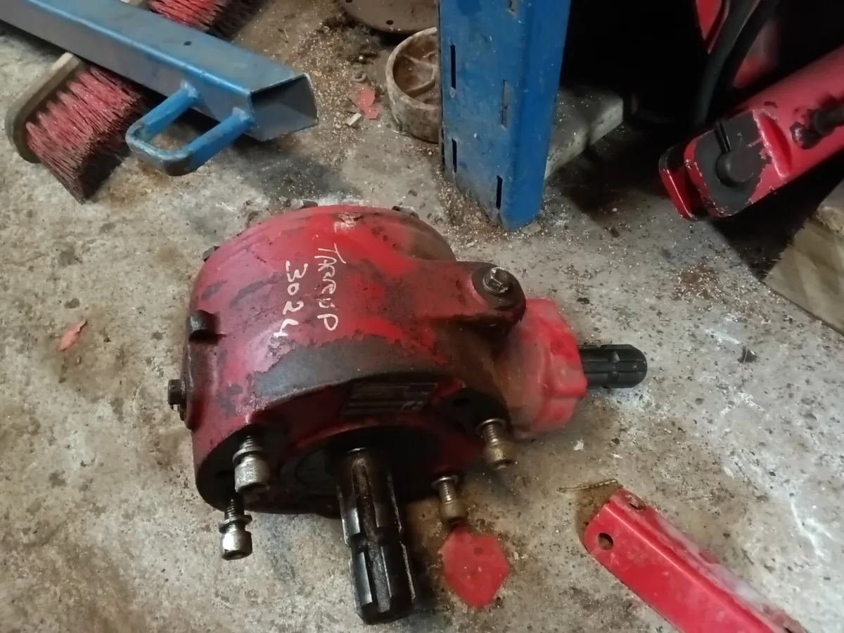 TARRUP/KVERNELAND 3024 GEAR BOX - Image 1