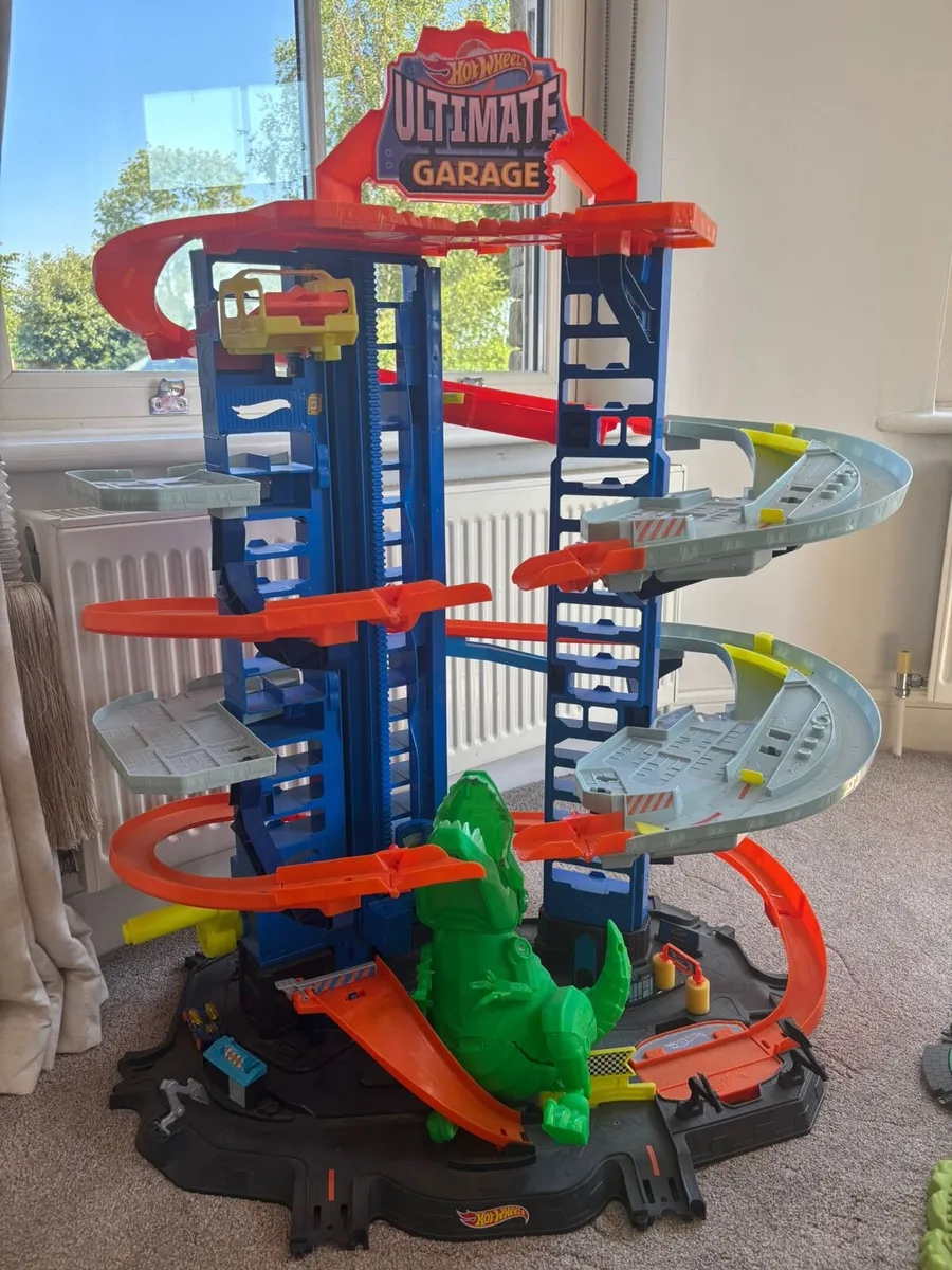 Hot Wheels Robo Ultimate City Garage - Image 2