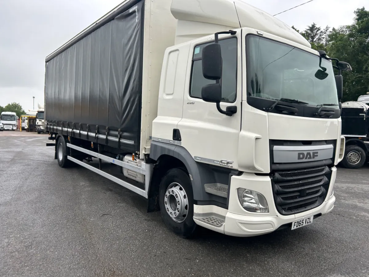 2016 Daf cf 220 4x2 18 ton Curtainsider tail lift - Image 3