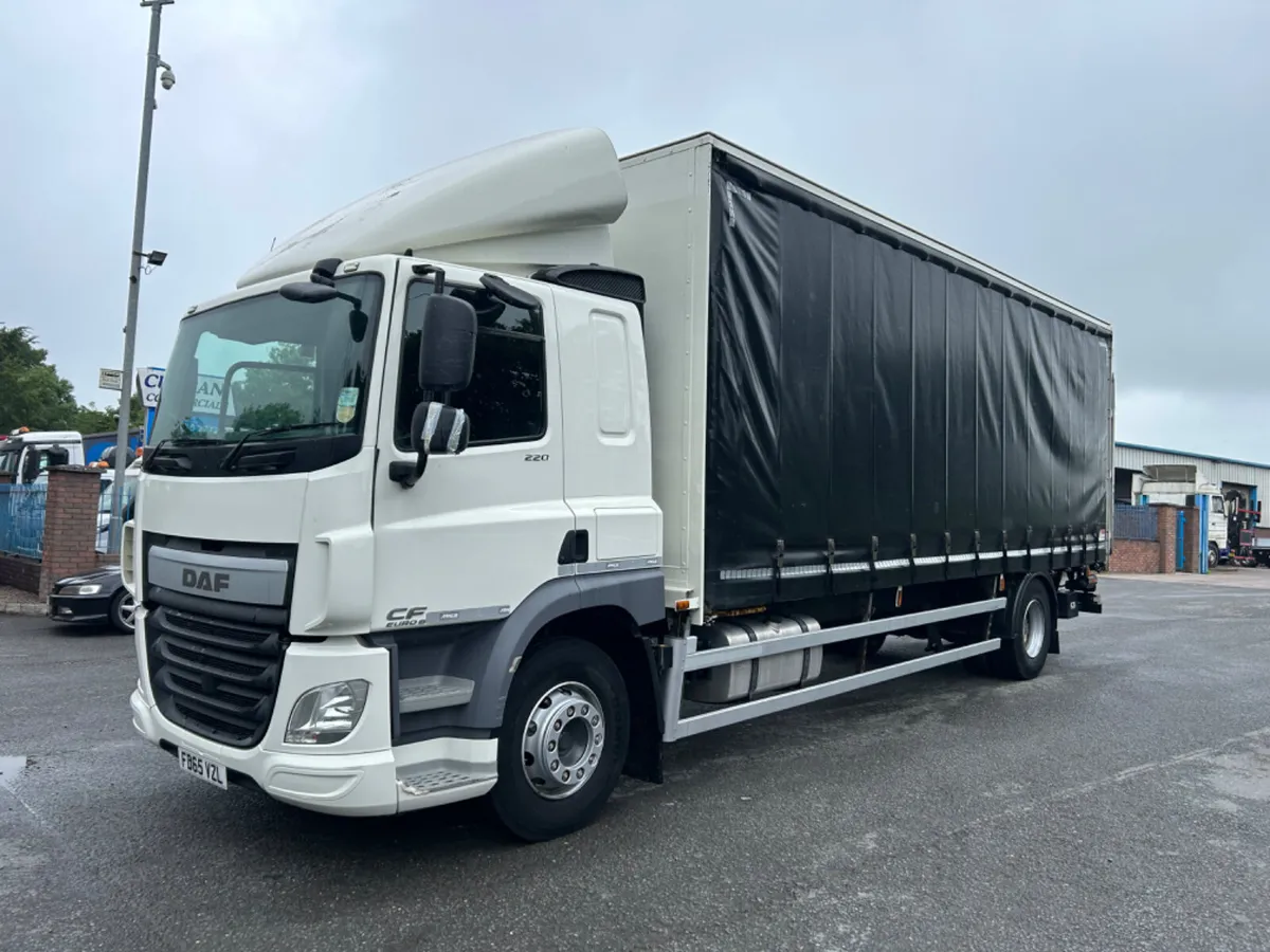 2016 Daf cf 220 4x2 18 ton Curtainsider tail lift - Image 1