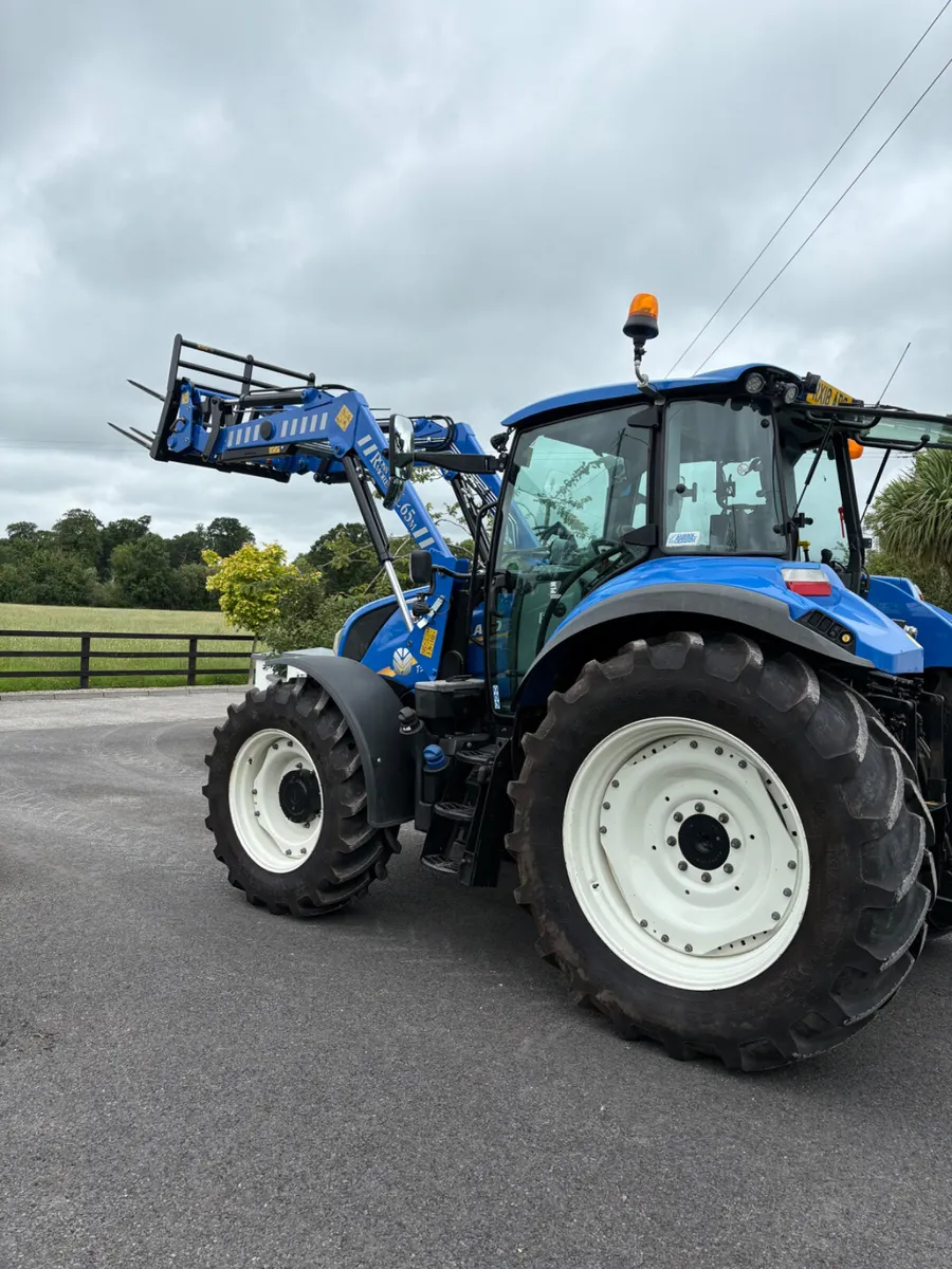 New Holland T5 110 tractor - Image 2