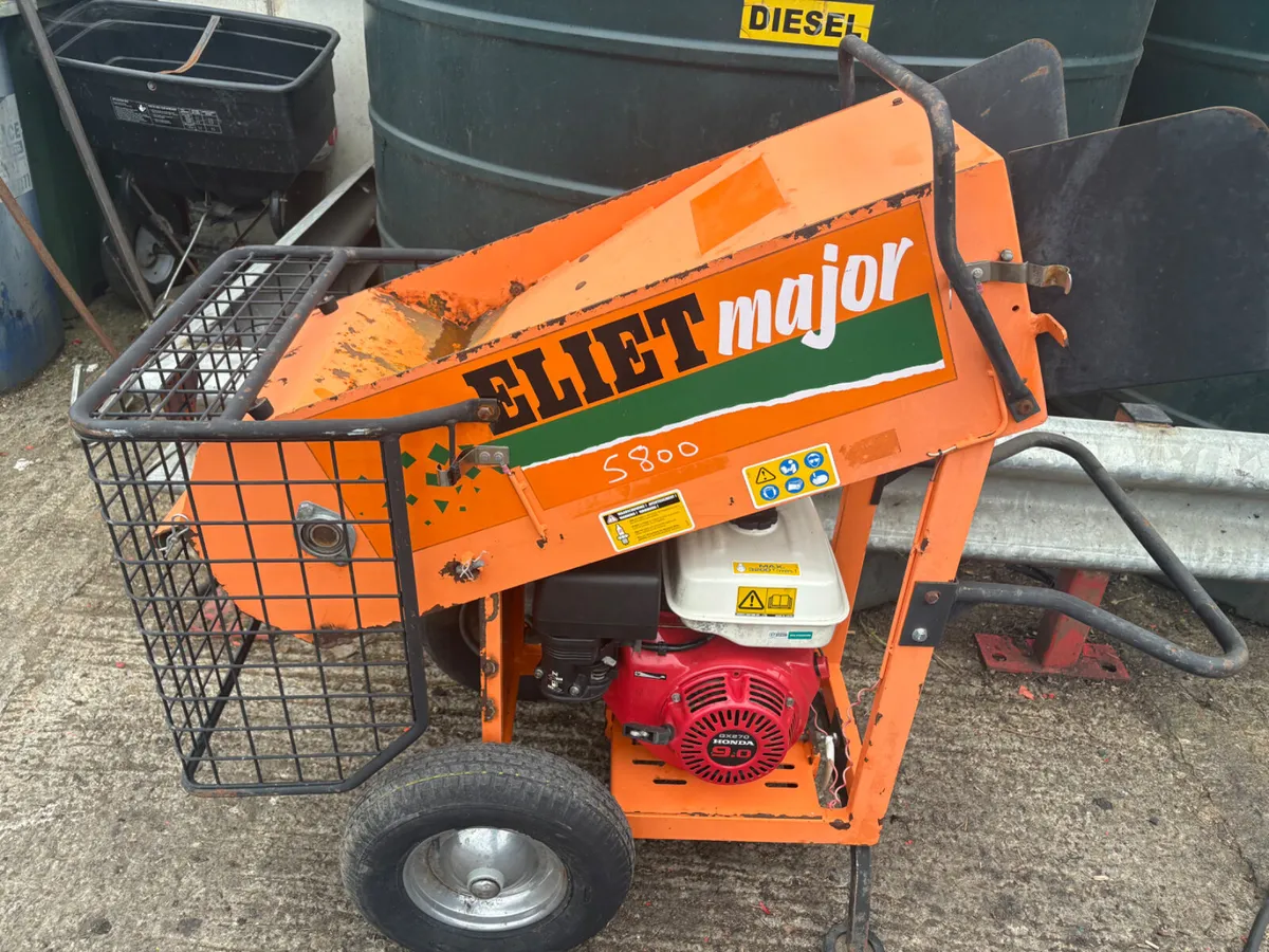 Wood chipper - Image 1