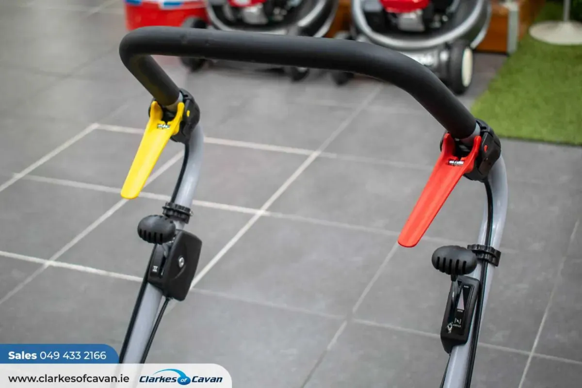 Grin mulching lawnmower - Image 4