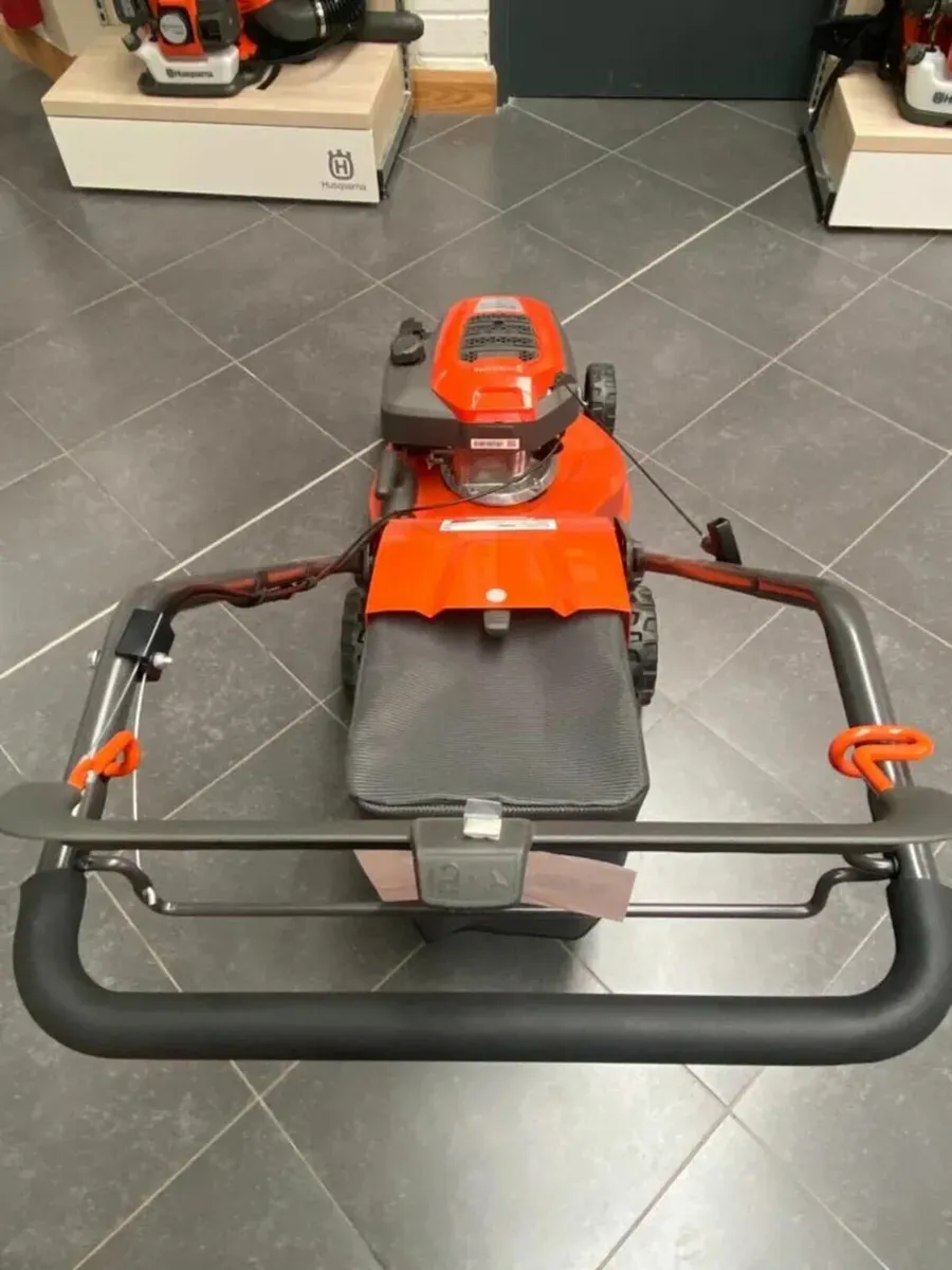 Husqvarna LC247S walk-behind lawnmower - Image 4