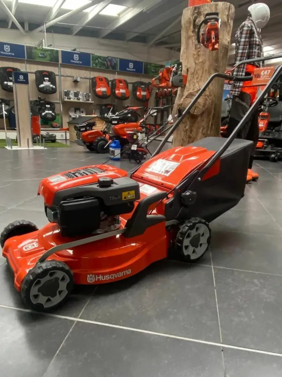 Husqvarna LC247S walk-behind lawnmower - Image 1