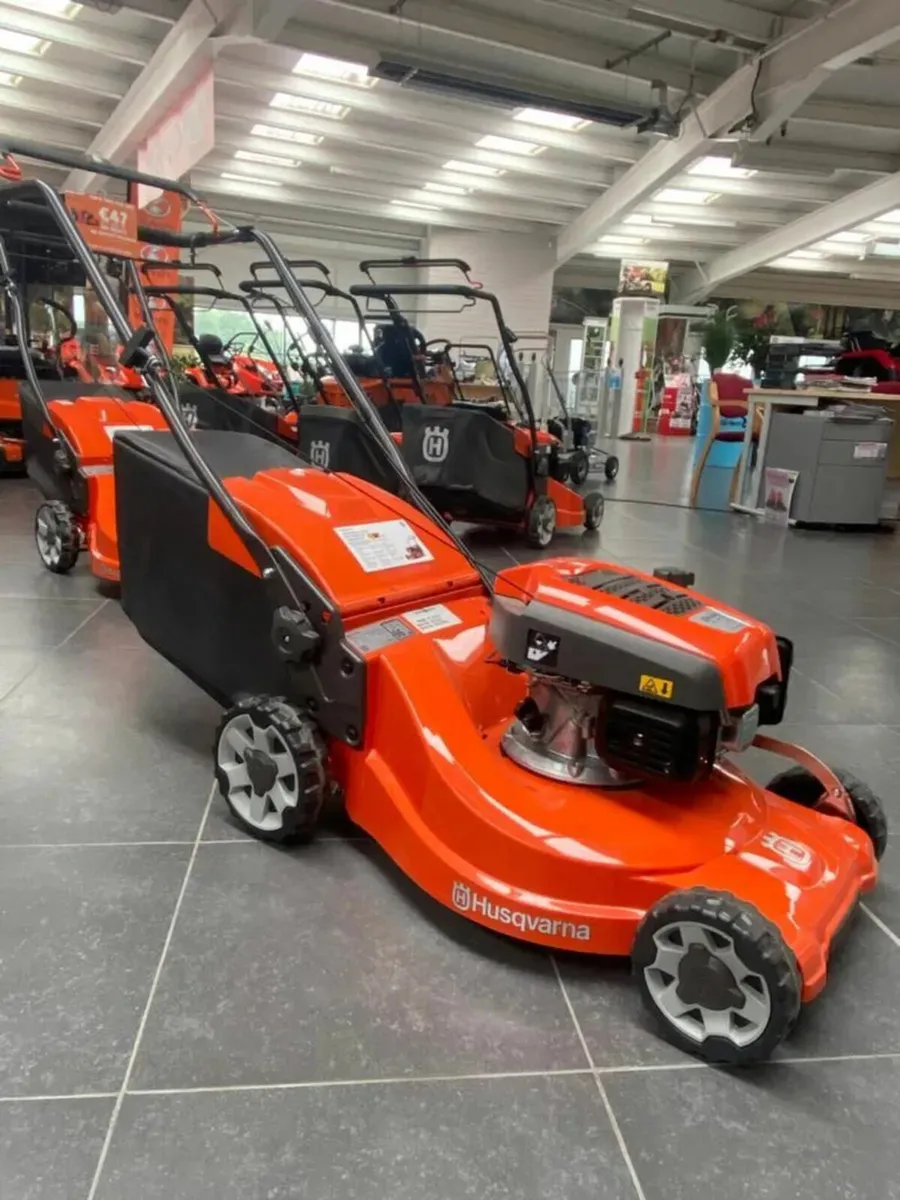 Husqvarna LC247S walk-behind lawnmower - Image 2