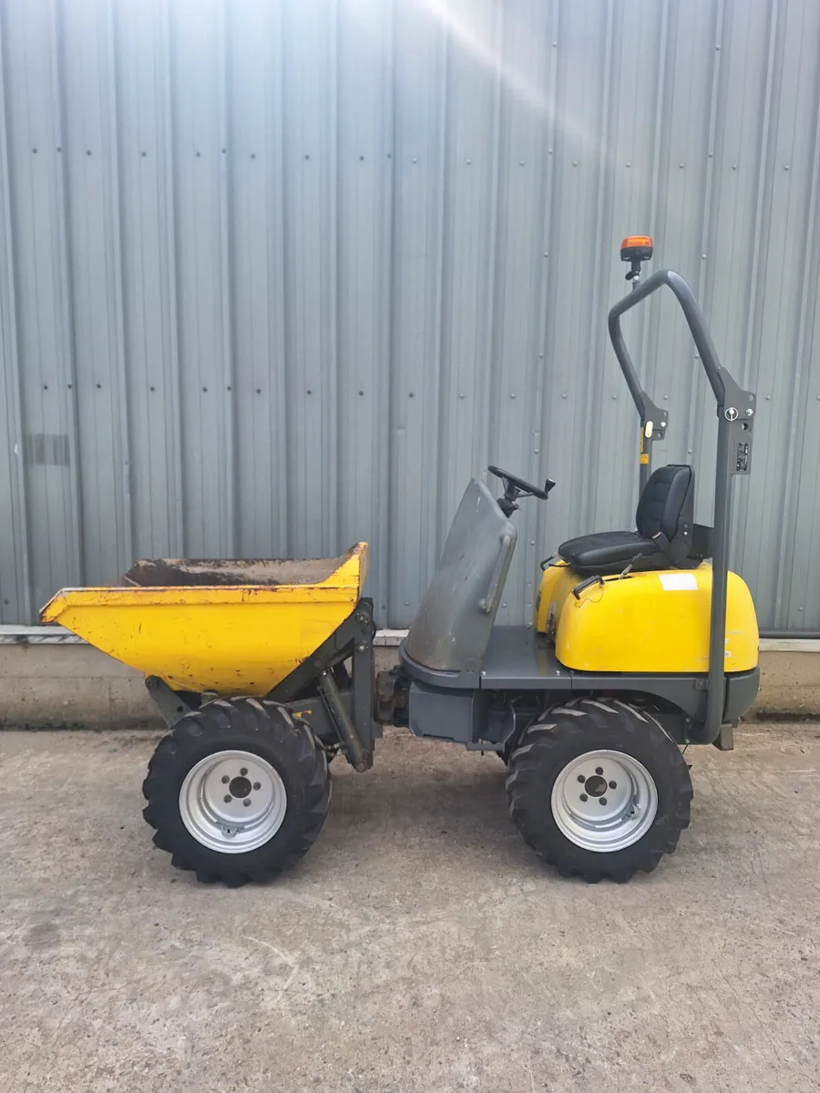 1 ton hi tip LOW HOURS - Image 1