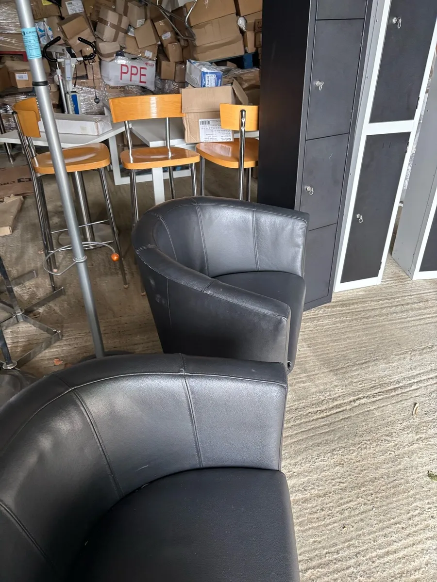 Leather tub chairs - Image 2