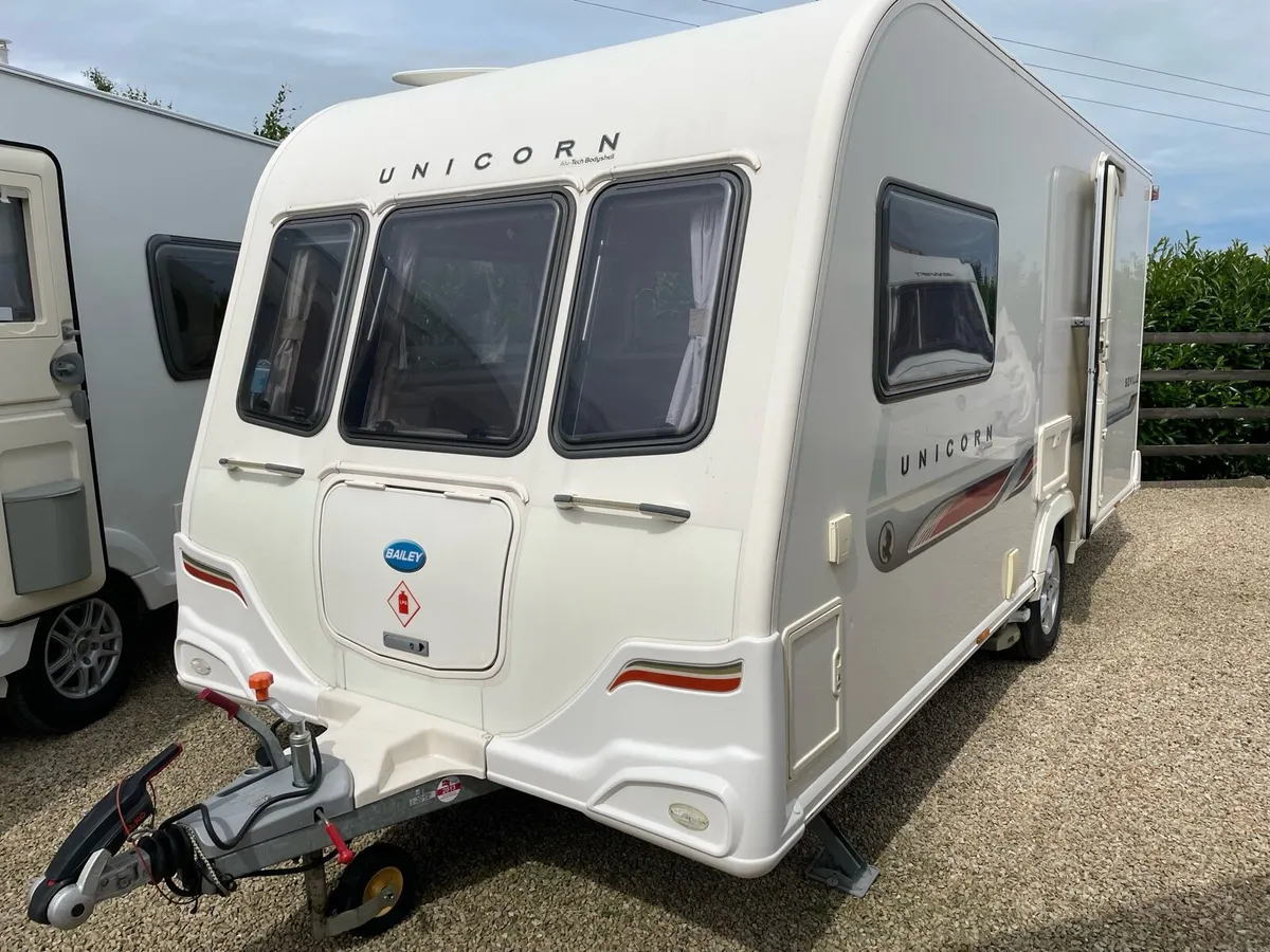 Bailey Unicorn Seville - Image 1