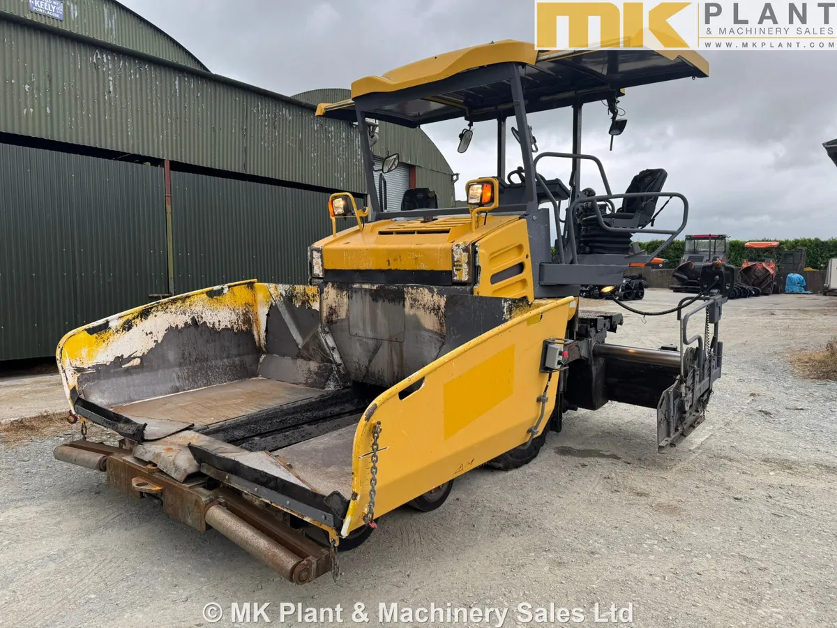 Vogele Super 1303-3i Midi Paver For Sale - Image 1