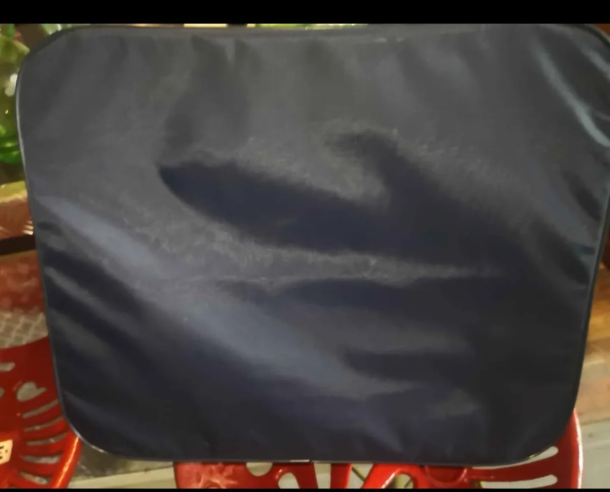 Retired MALEV airline travel bag - Image 2