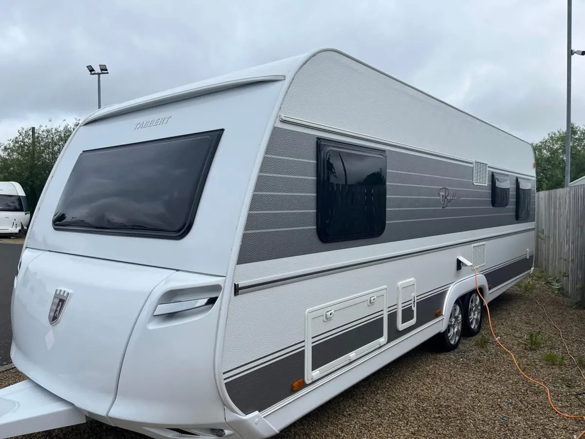 2017 TABBERT BELLINI 5/6 BERTH LUX CARAVAN - Image 2
