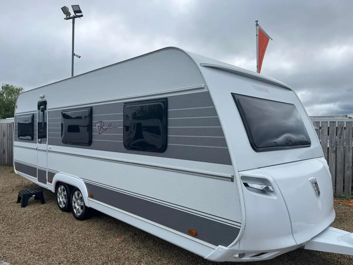 2017 TABBERT BELLINI 5/6 BERTH LUX CARAVAN - Image 1
