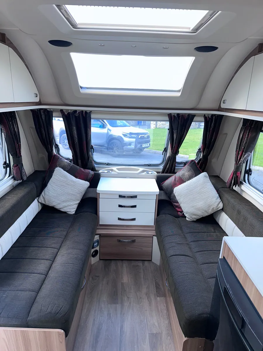 ✨STUNNING 2018 SWIFT CELEBRATE 4 BERTH ISLAND BED✨ - Image 4