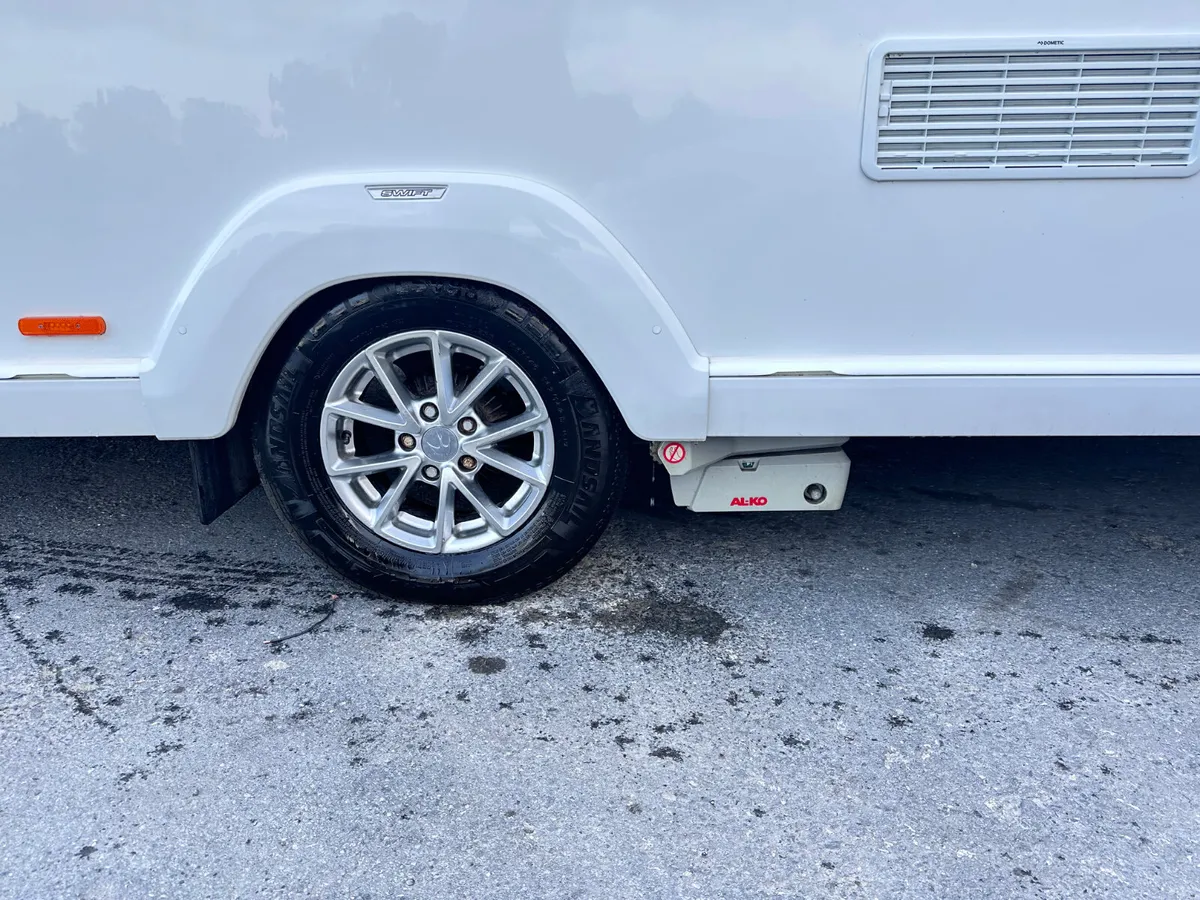 ✨STUNNING 2018 SWIFT CELEBRATE 4 BERTH ISLAND BED✨ - Image 3