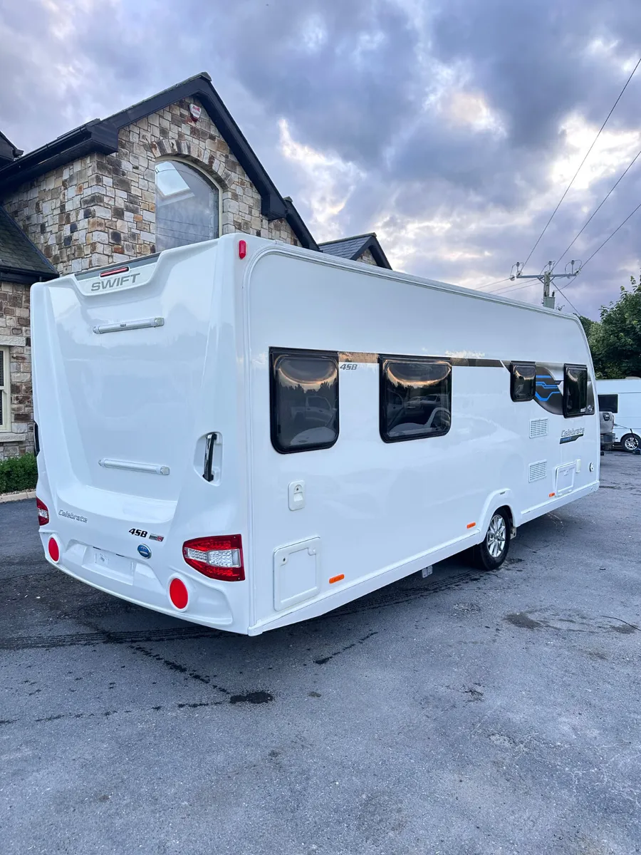 ✨STUNNING 2018 SWIFT CELEBRATE 4 BERTH ISLAND BED✨ - Image 2