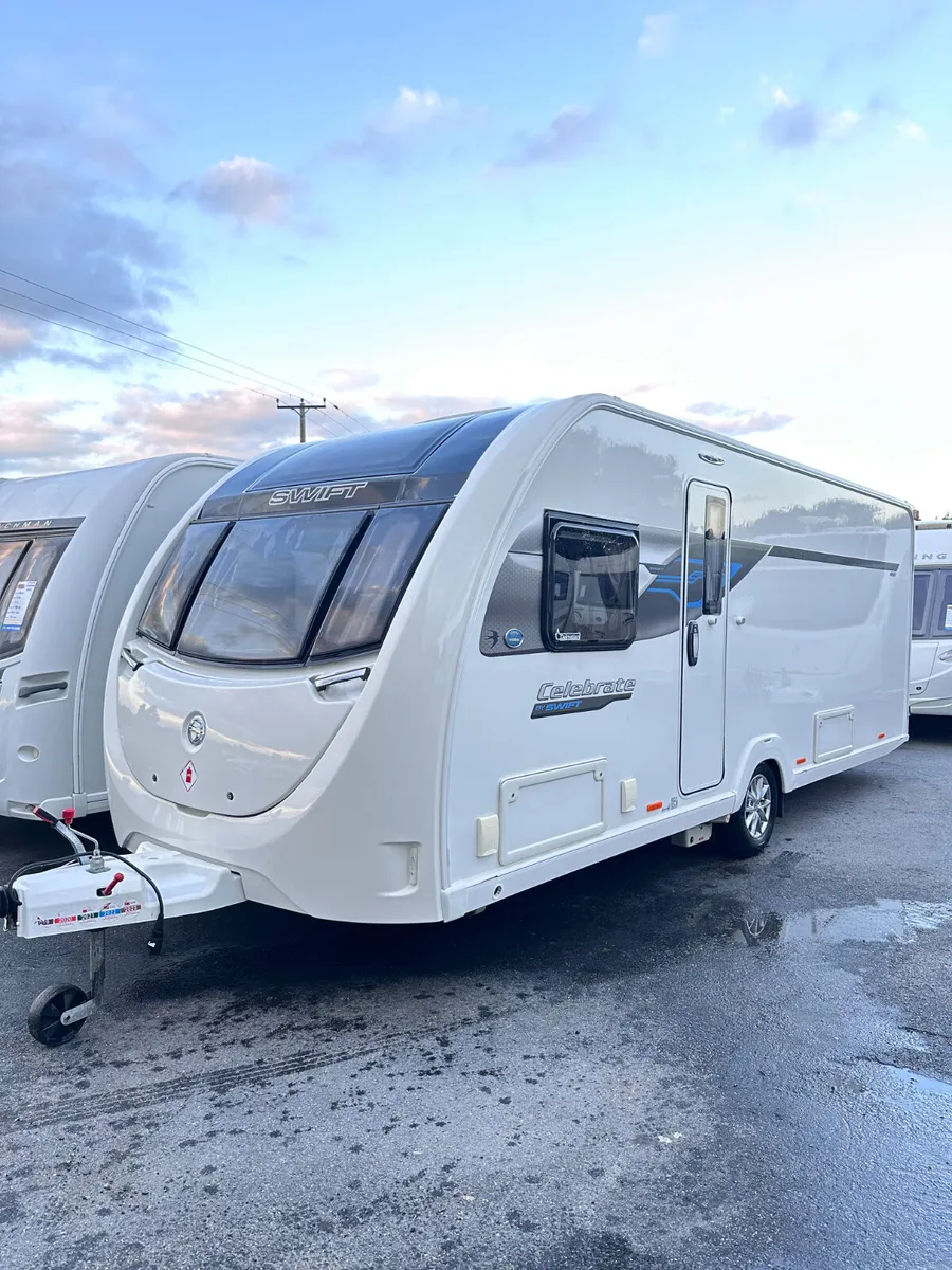 ✨STUNNING 2018 SWIFT CELEBRATE 4 BERTH ISLAND BED✨ - Image 1