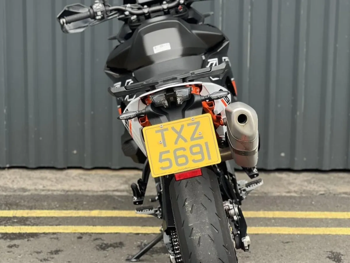 Ex-Demo 2024 KTM 890 SMT - Image 4