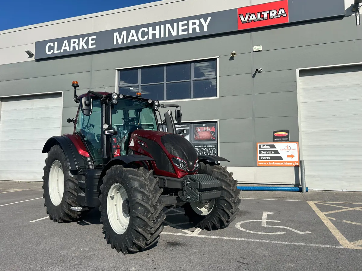 Valtra N135A Tractor - Image 3