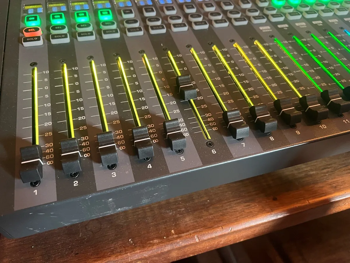 Soundcraft Si Impact Digital Mixer with case - Image 2