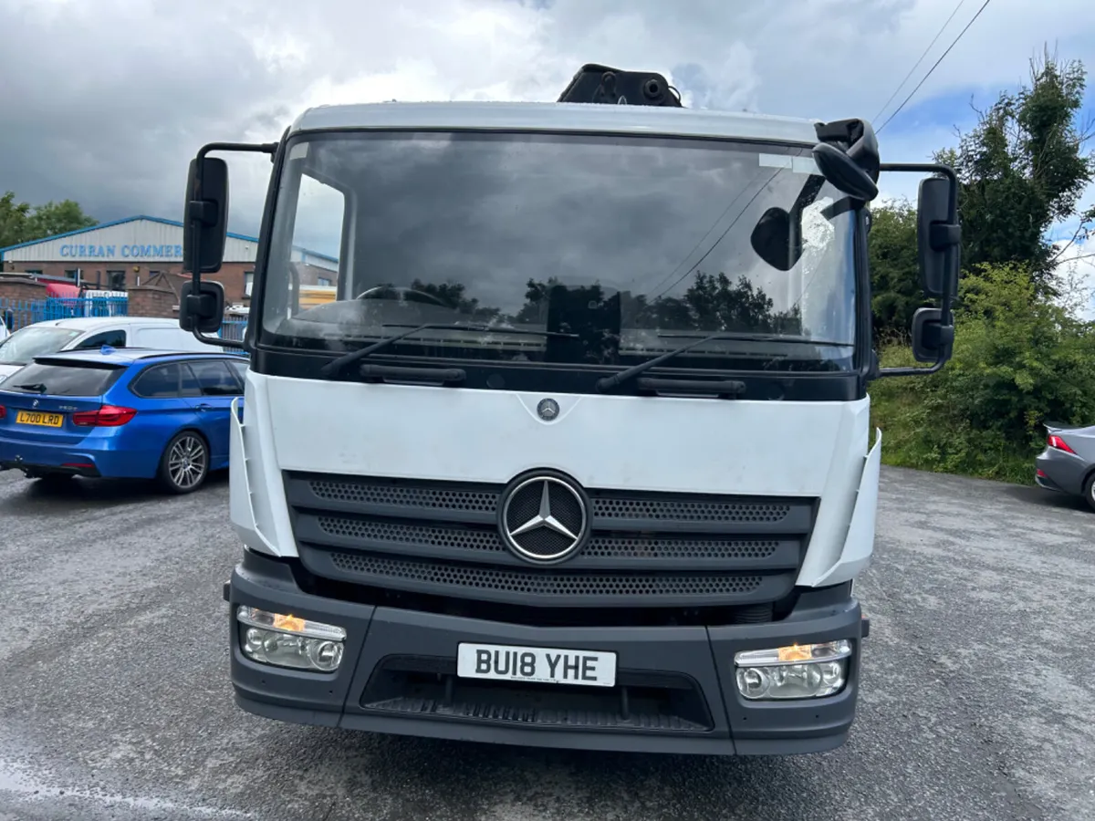 2018 Mercedes Atego 13.5ton flat with remote crane - Image 2