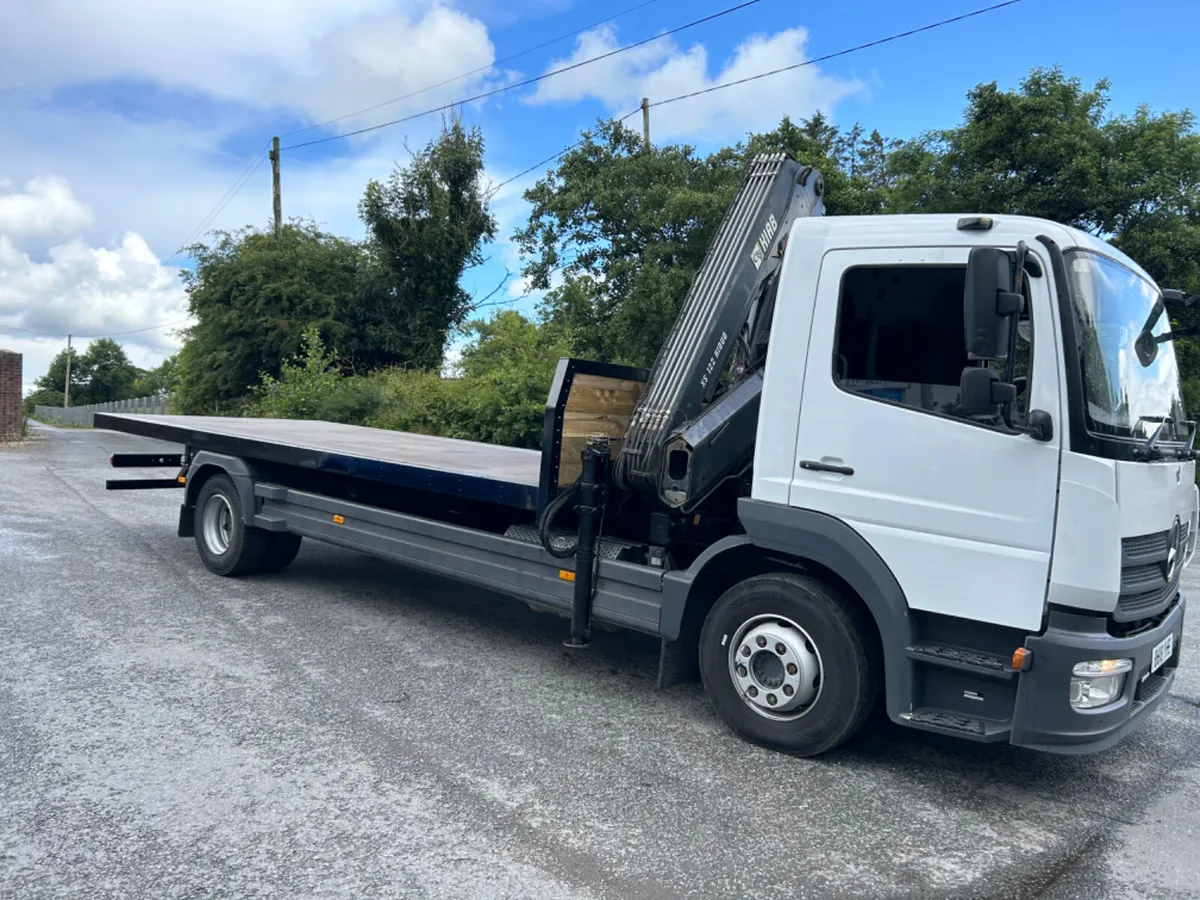 2018 Mercedes Atego 13.5ton flat with remote crane - Image 4