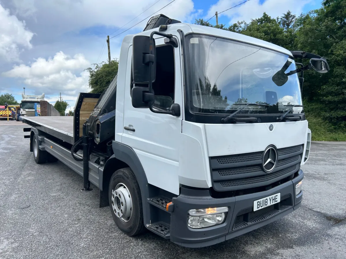 2018 Mercedes Atego 13.5ton flat with remote crane - Image 3