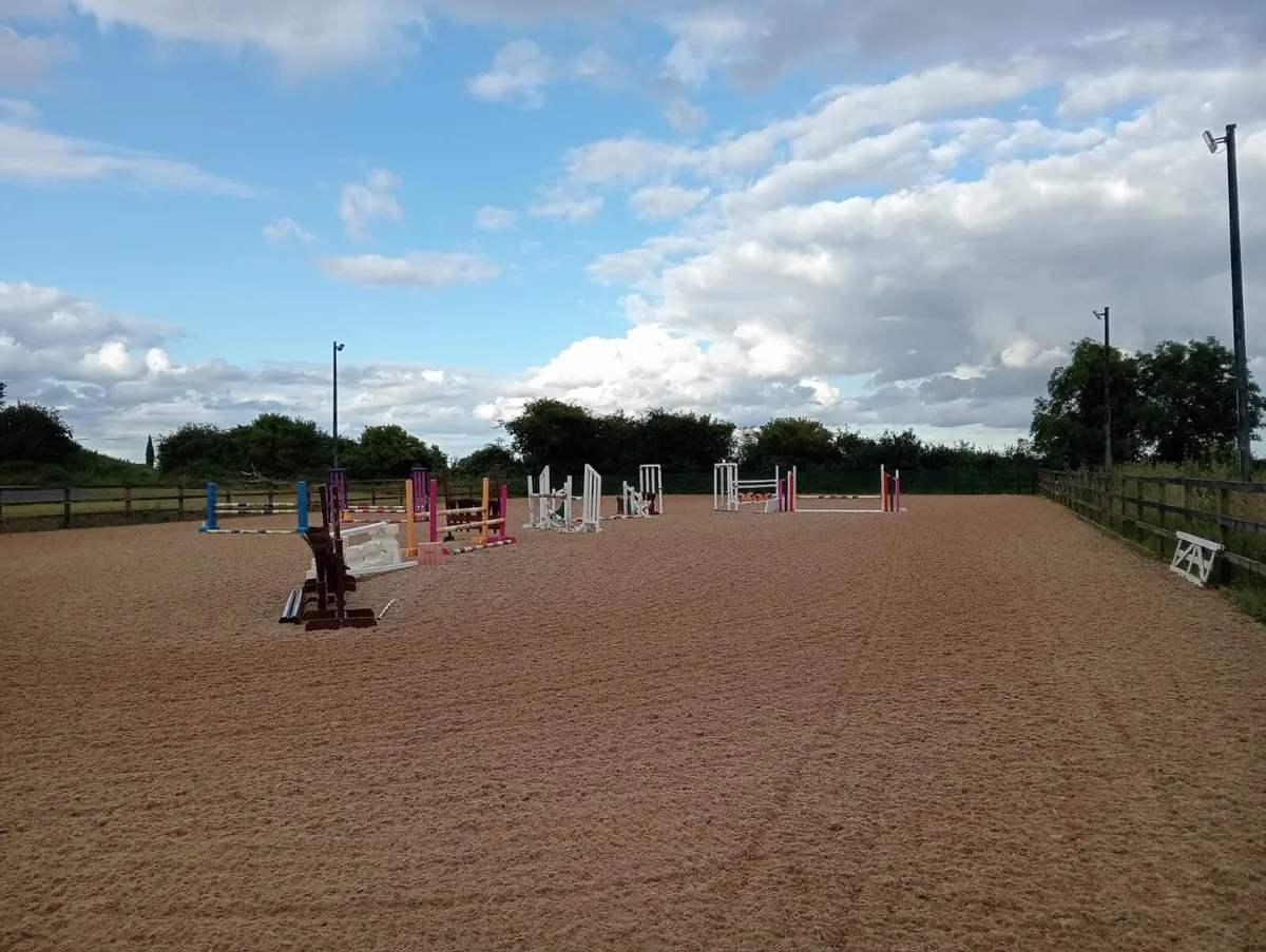 Private full livery yard - Image 2