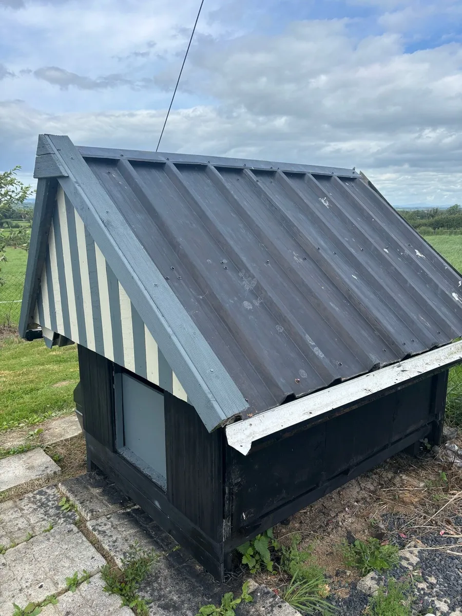Dog House- reduced price due to one time waster - Image 3