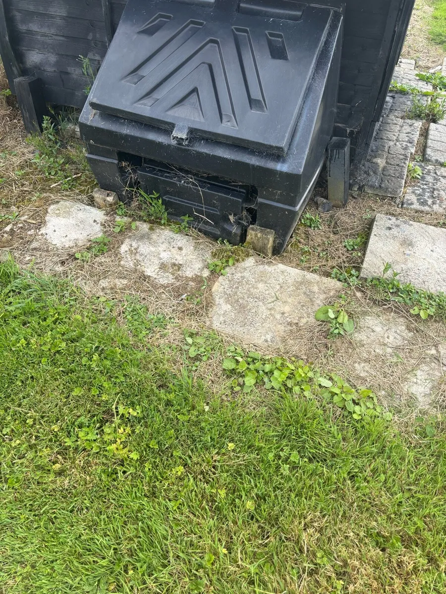 Dog House- reduced price due to one time waster - Image 4