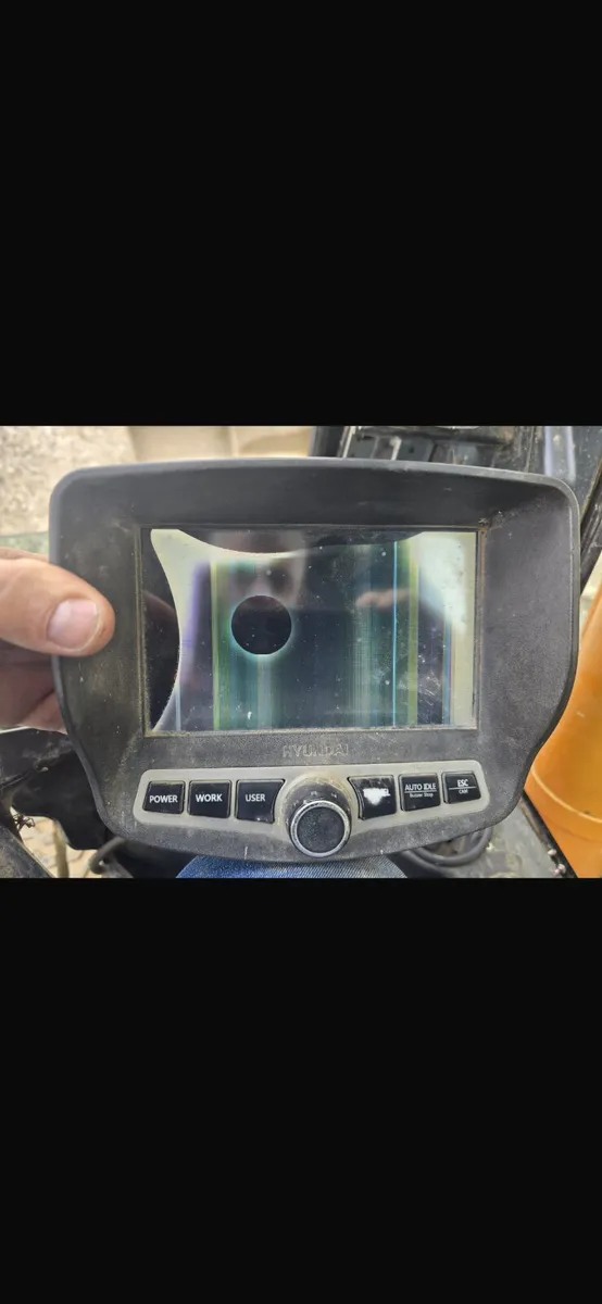 Hyundai Dash9 monitor repair - Image 2