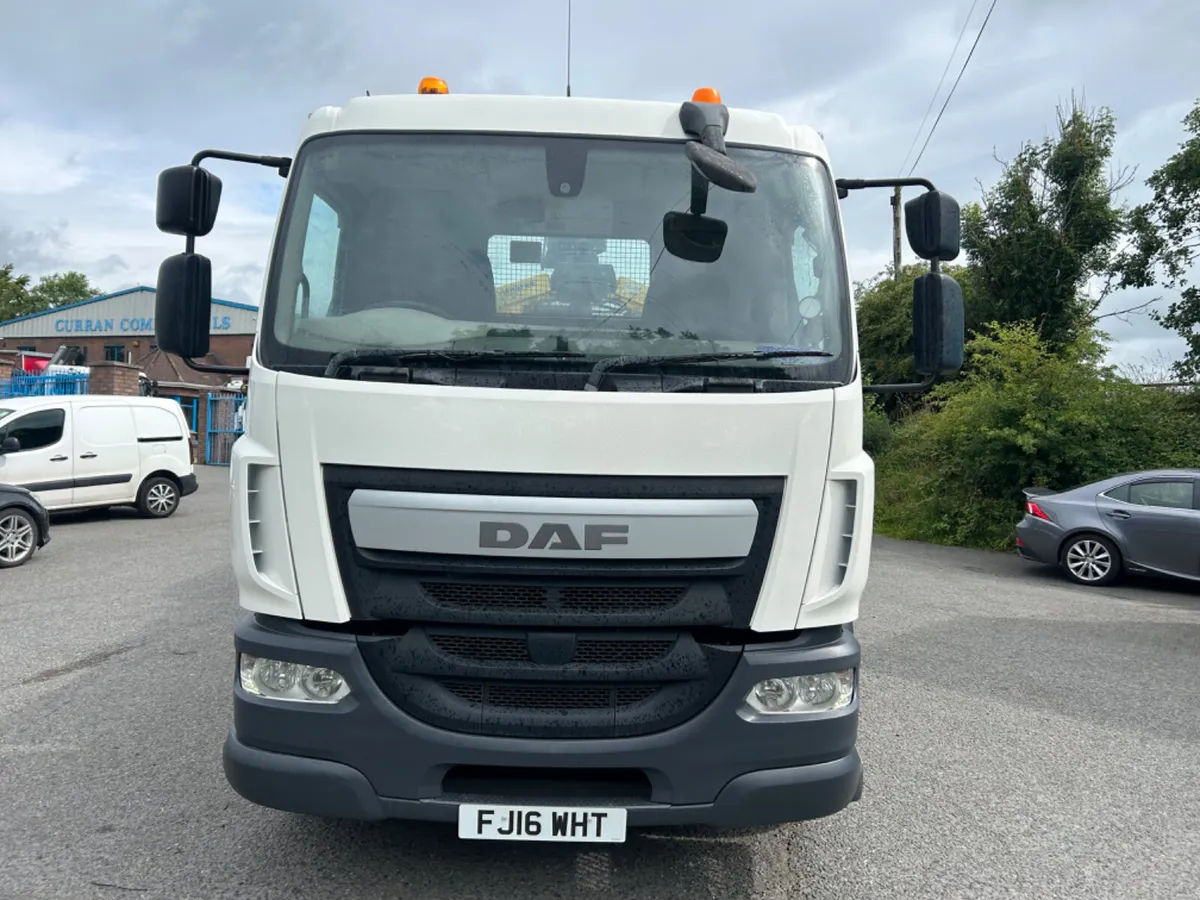 2016 Daf lf 220 18 ton flat with crane - Image 2