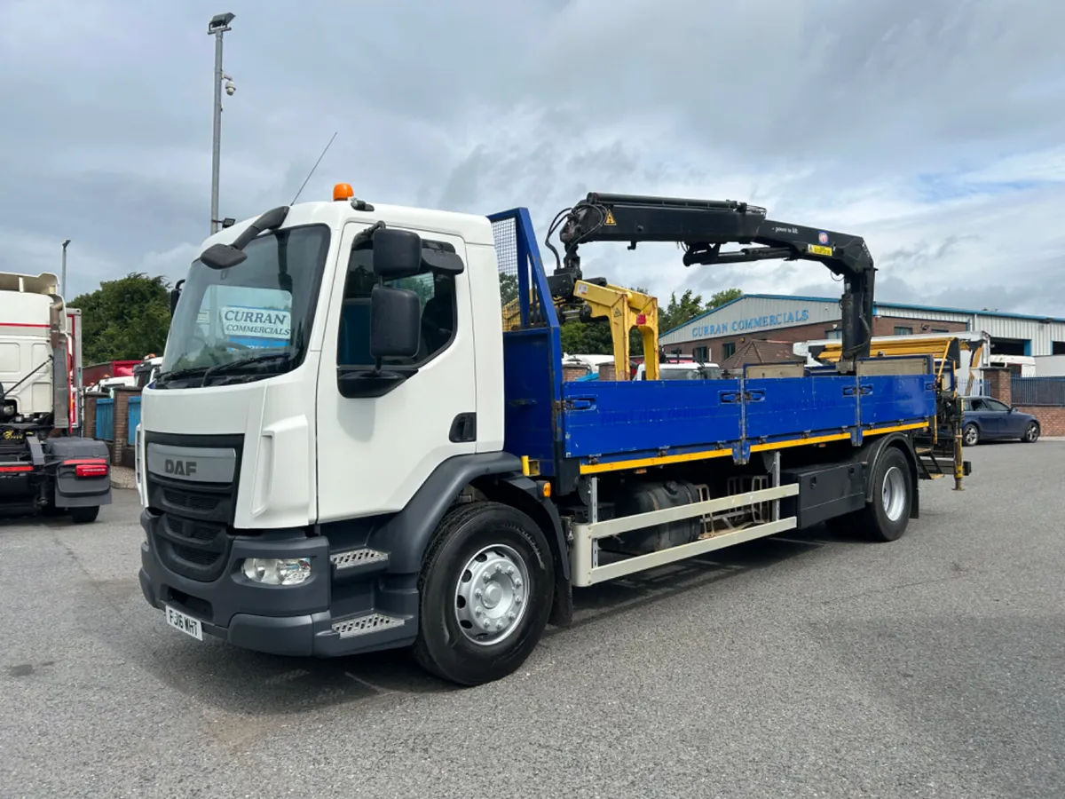 2016 Daf lf 220 18 ton flat with crane - Image 1