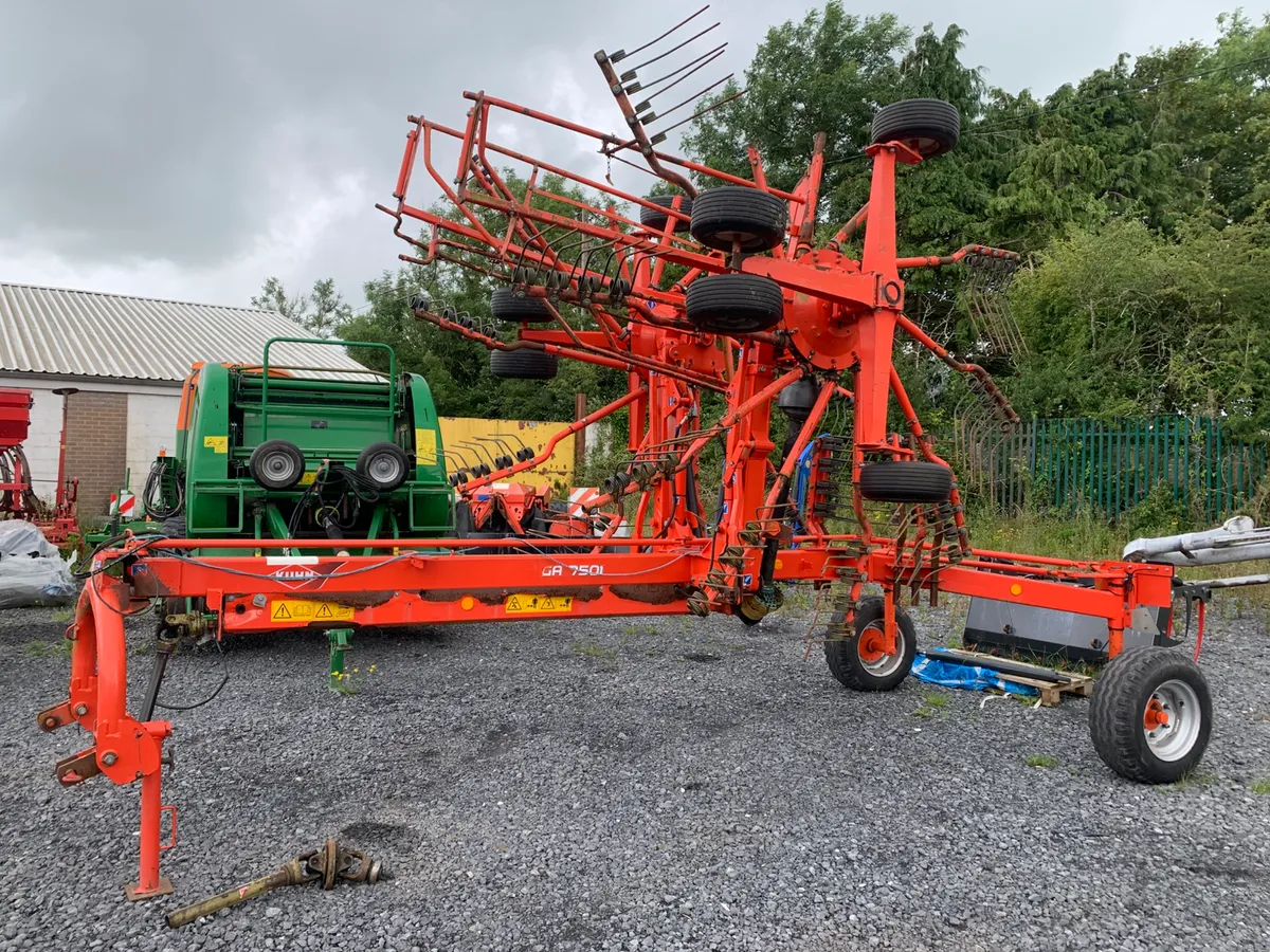 Kuhn GA7501 Twin Rotor Rake - Image 2