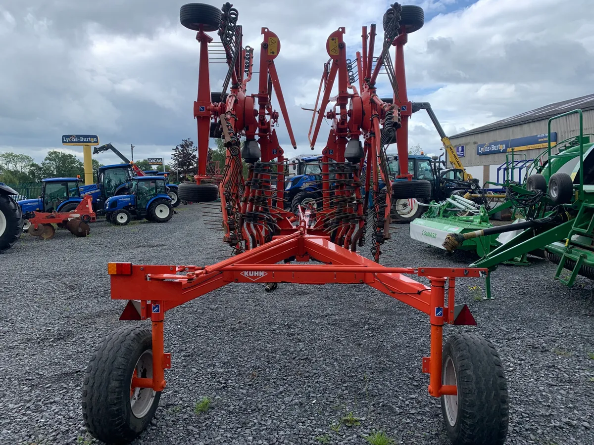 Kuhn GA7501 Twin Rotor Rake - Image 4