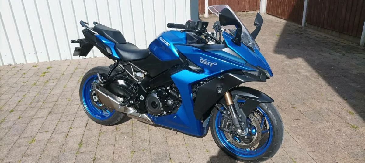 Suzuki GSXS 1000 GT - Image 1