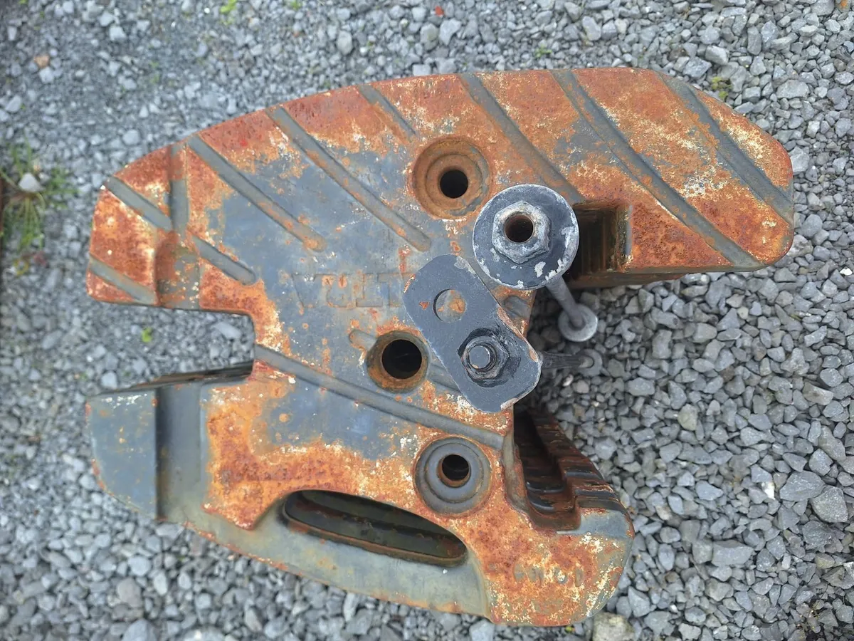 Valtra Weights - Image 1