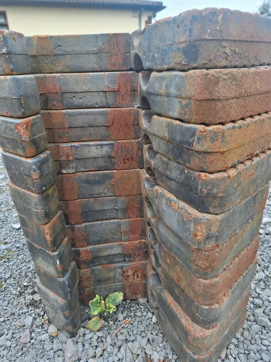 Valtra Weights - Image 2