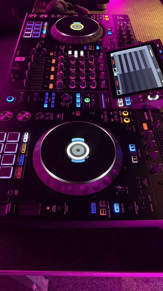 Full Dj set decks speakers (brand new) - Image 1