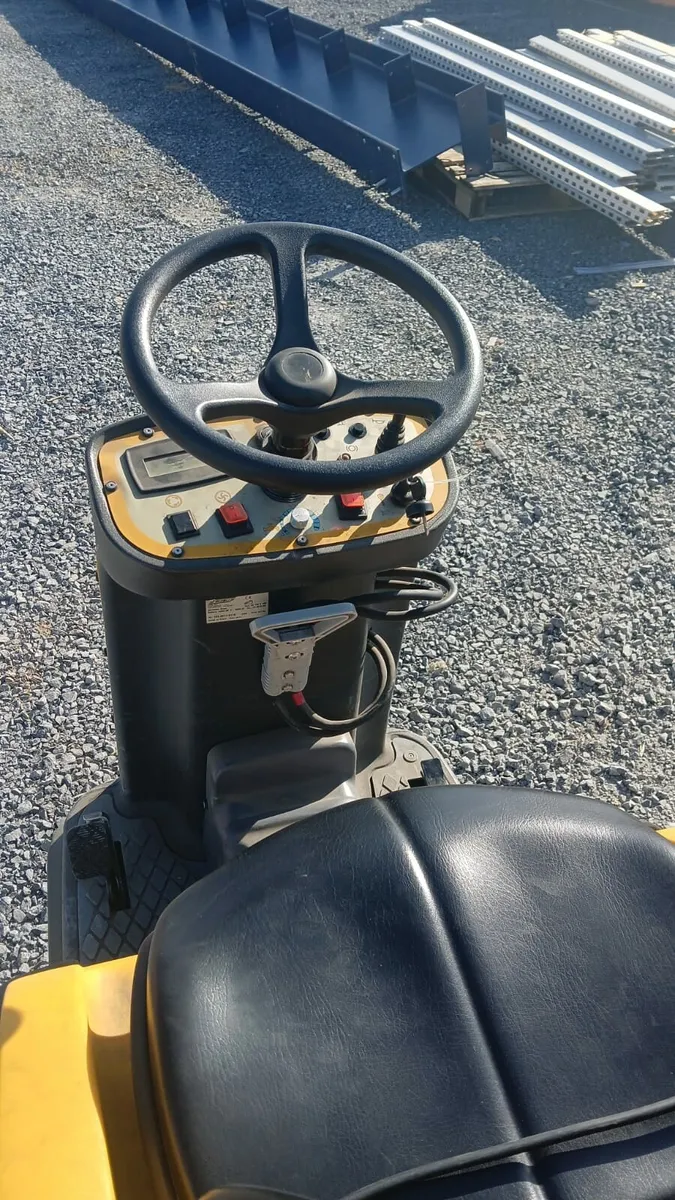 Floor cleaner - Image 2