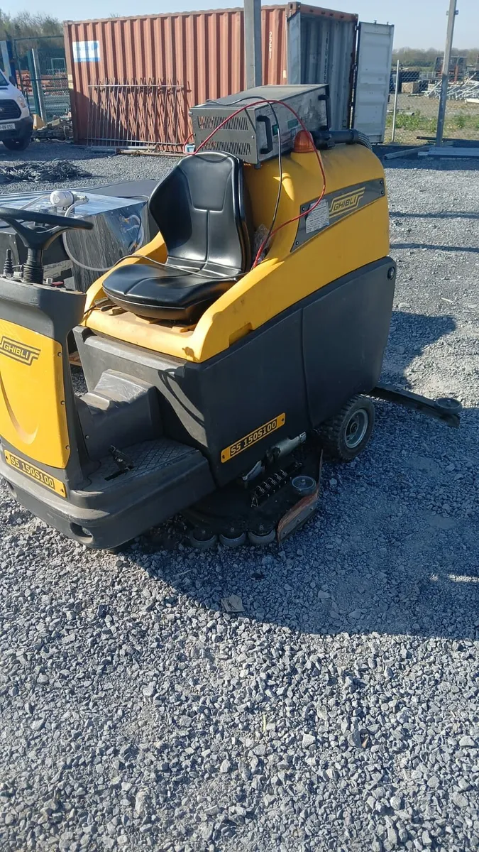 Floor cleaner - Image 1