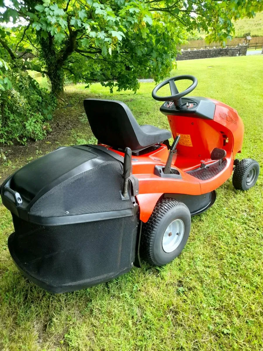 Ride on lawnmower - Image 2