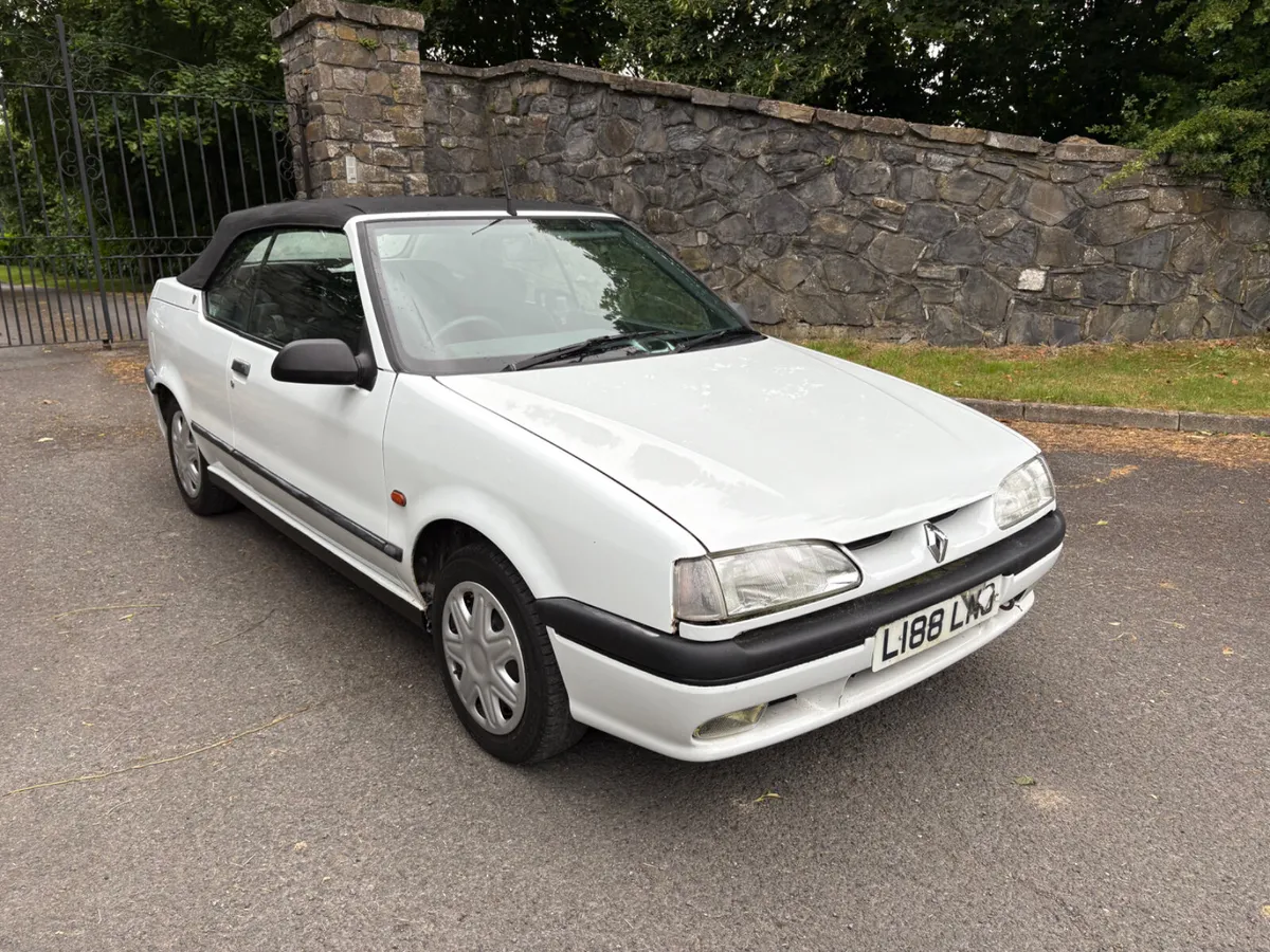 Renault 19 1993 Low miles new roof - Image 1