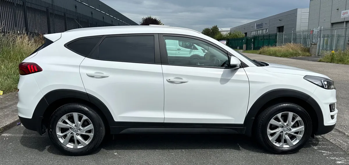 202D Hyundai Tucson Commercial - Image 3