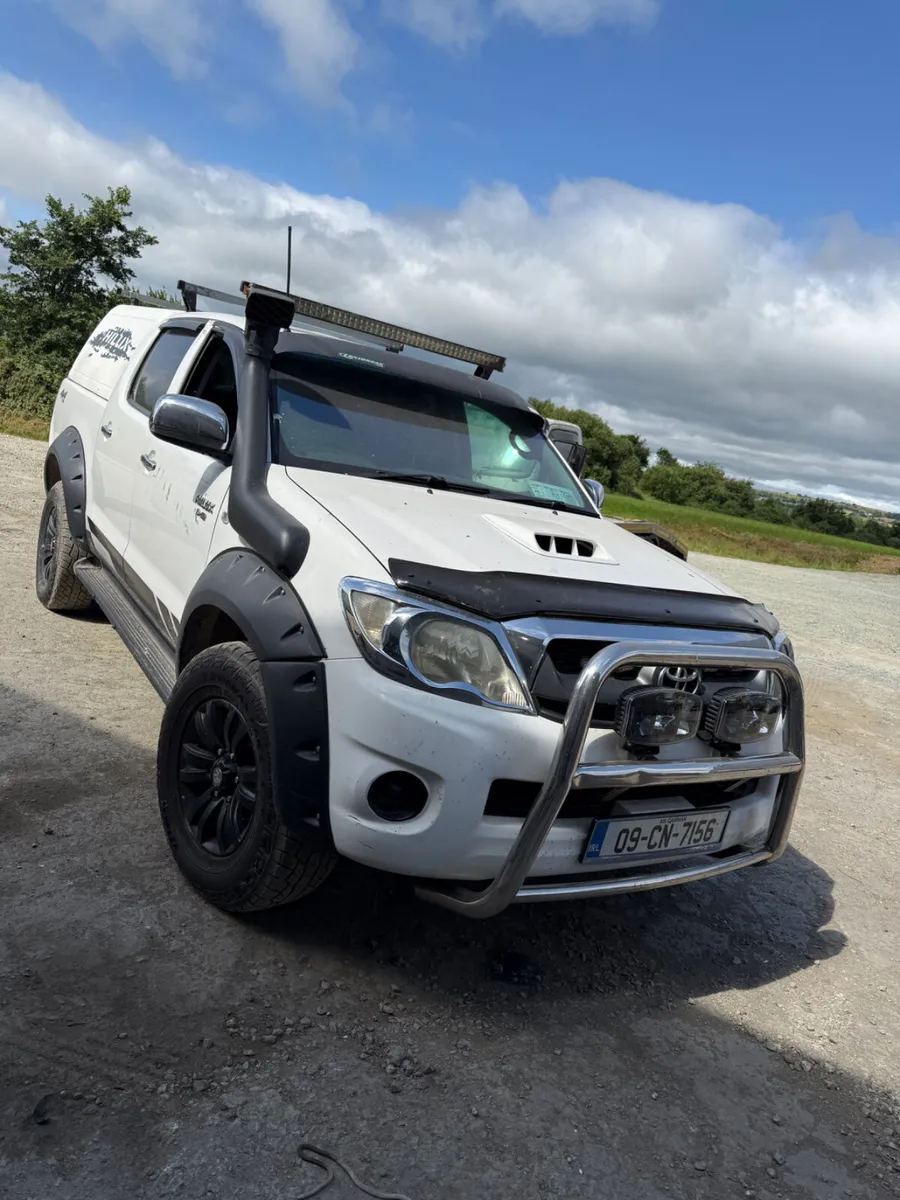 TOYOTA HILUX - Image 4